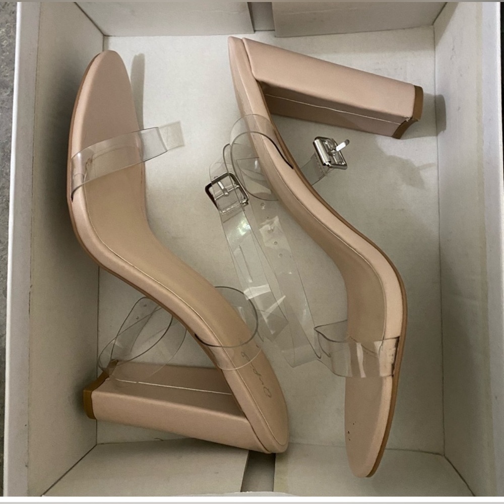 BEAUTIFUL CLEAR SUPER COMFY HEELS